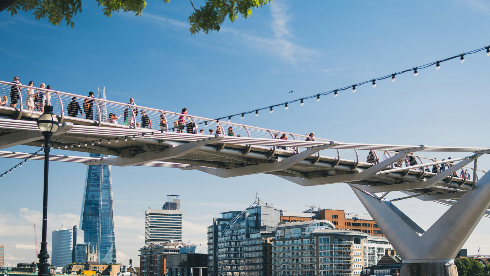 When the Commercial Property Chain Breaks: 8 Practical Strategies for Borrowers